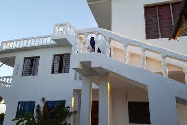 تختخواب و صبحانه Villa Mina Beachhouse
