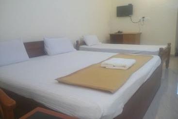 هتل Manjira Lodge
