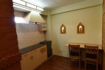 تختخواب و صبحانه Green Tara Heritage Home