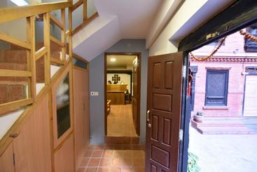 تختخواب و صبحانه Green Tara Heritage Home