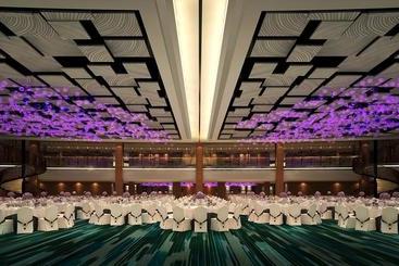 هتل Howard Johnson Hot Spring Resort Anshun