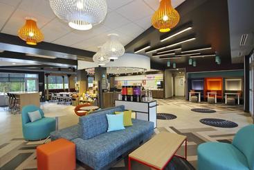 هتل Tru By Hilton Meridian