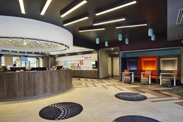 هتل Tru By Hilton Meridian