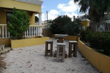 تختخواب و صبحانه Landhuis Belnem Bonaire
