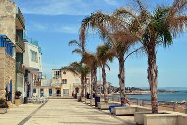 تختخواب و صبحانه Regina's Home