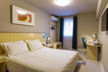 هتل Jinjiang Inn Yichun East Xiujiang Road Mingyue Bridge