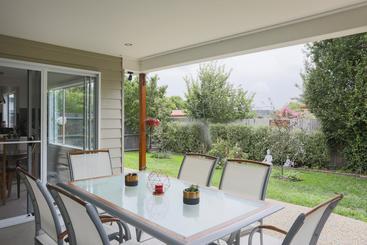 هتل Armidale Cottage   House 2