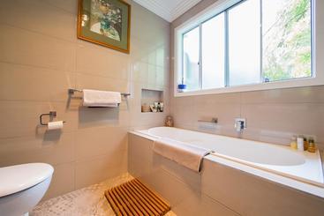 هتل Armidale Cottage   House 2