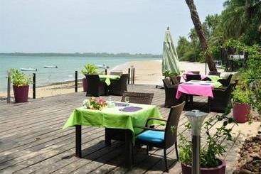 هتل Lodge Ponta Anchaca