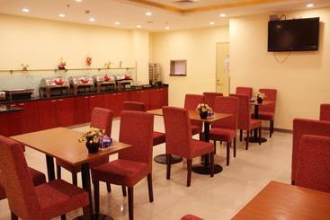 هتل Hanting Express Urumqi Nianzigou Passenger Station Branch