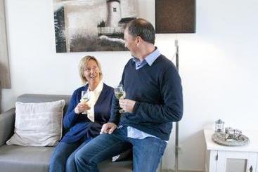 اقامتگاه Holiday Suites Oye Plage