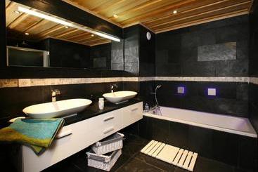 هتل Chalet Leslie Alpen