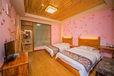 هتل Lijiang Rongyi Homestay