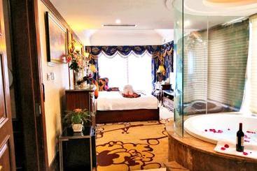 هتل Chengdu French Theme Gold Palace