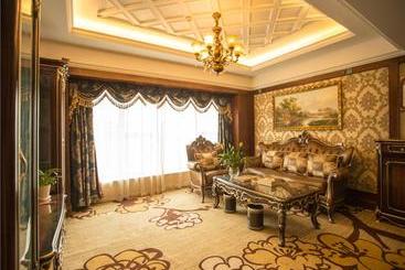 هتل Chengdu French Theme Gold Palace