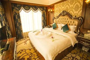 هتل Chengdu French Theme Gold Palace