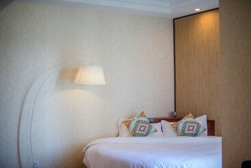 هتل Skylini Seaview Holiday Inn Dali