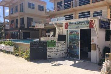 هتل The Beach Club Resort At Caye Caulker