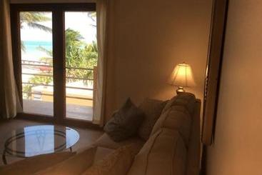 هتل The Beach Club Resort At Caye Caulker
