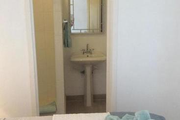 هتل The Beach Club Resort At Caye Caulker