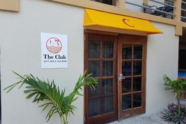 هتل The Beach Club Resort At Caye Caulker