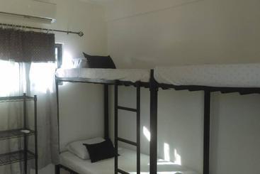 هتل The Beach Club Resort At Caye Caulker
