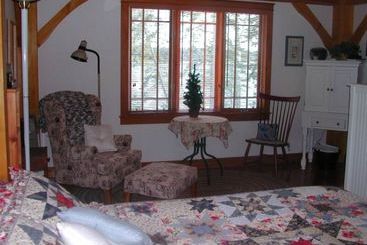 هتل Three Pines Bed And Breakfast