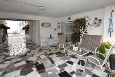 هتل Angela's Luxury Apartments