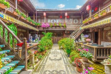 هتل Lijiang He Mu Ju Family Inn