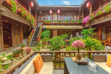 هتل Lijiang He Mu Ju Family Inn