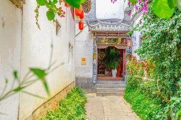 هتل Lijiang He Mu Ju Family Inn
