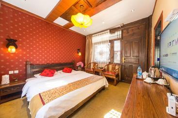 هتل Lijiang He Mu Ju Family Inn