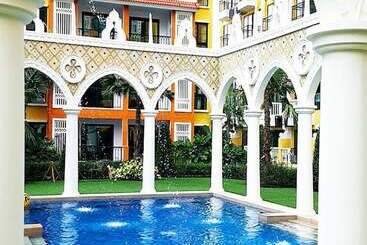 Отель The Symphony Suites Pattaya