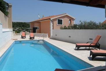 هتل Villa Marica Primosten