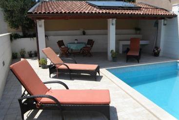 هتل Villa Marica Primosten
