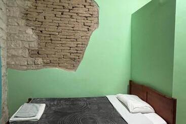 هتل Zouglas App Guesthouse