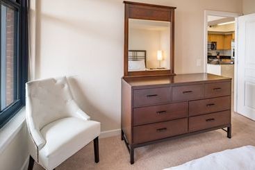هتل Global Luxury Suites at Metropolitan South