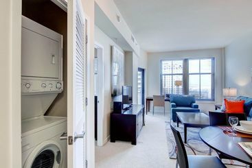 هتل Global Luxury Suites at Metropolitan South