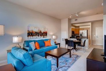 هتل Global Luxury Suites at Metropolitan South