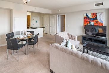 هتل Global Luxury Suites at Metropolitan South