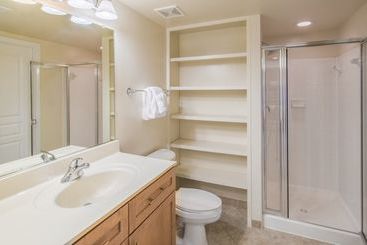 هتل Global Luxury Suites at Metropolitan South