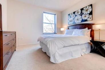 هتل Global Luxury Suites Next To Providence Place Shopping Mall