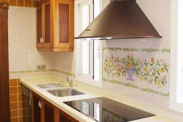 هتل Villa Vista Lara Canovas Nerja