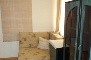 هتل Flora Apartman