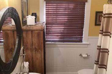 هتل Lara House Bed And Breakfast