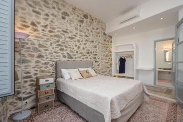 هتل Naxos Center Houses