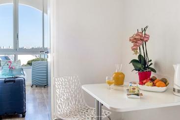 هتل Residence New Rochelle