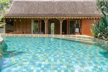 Отель Umadhatu Resort