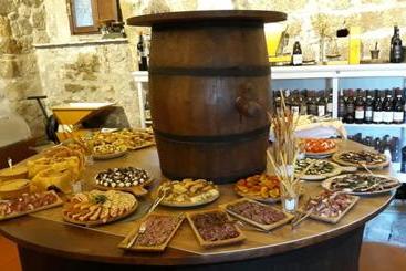 هتل Antico Borgo La Commenda