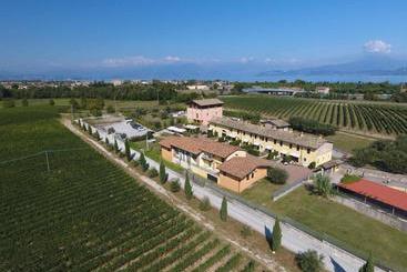 هتل Bertoletta Village Apartments